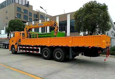 德赢天下，品质成就未来——陕汽德龙后八轮与10吨徐工随车吊的强强联合